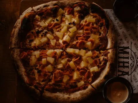 Pizza so šunkou a ananásom