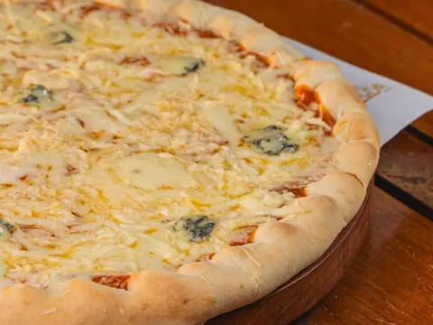 Pizza so štyrmi druhmi syra a gorgonzolou