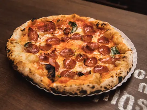 Pizza so salámou